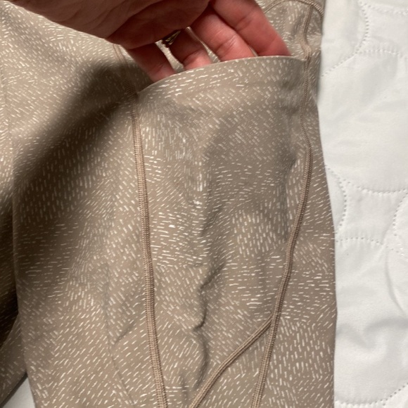 Washed but never worn- ladies Athleta Salutation Stash Pocket tight Size Large - Picture 5 of 8